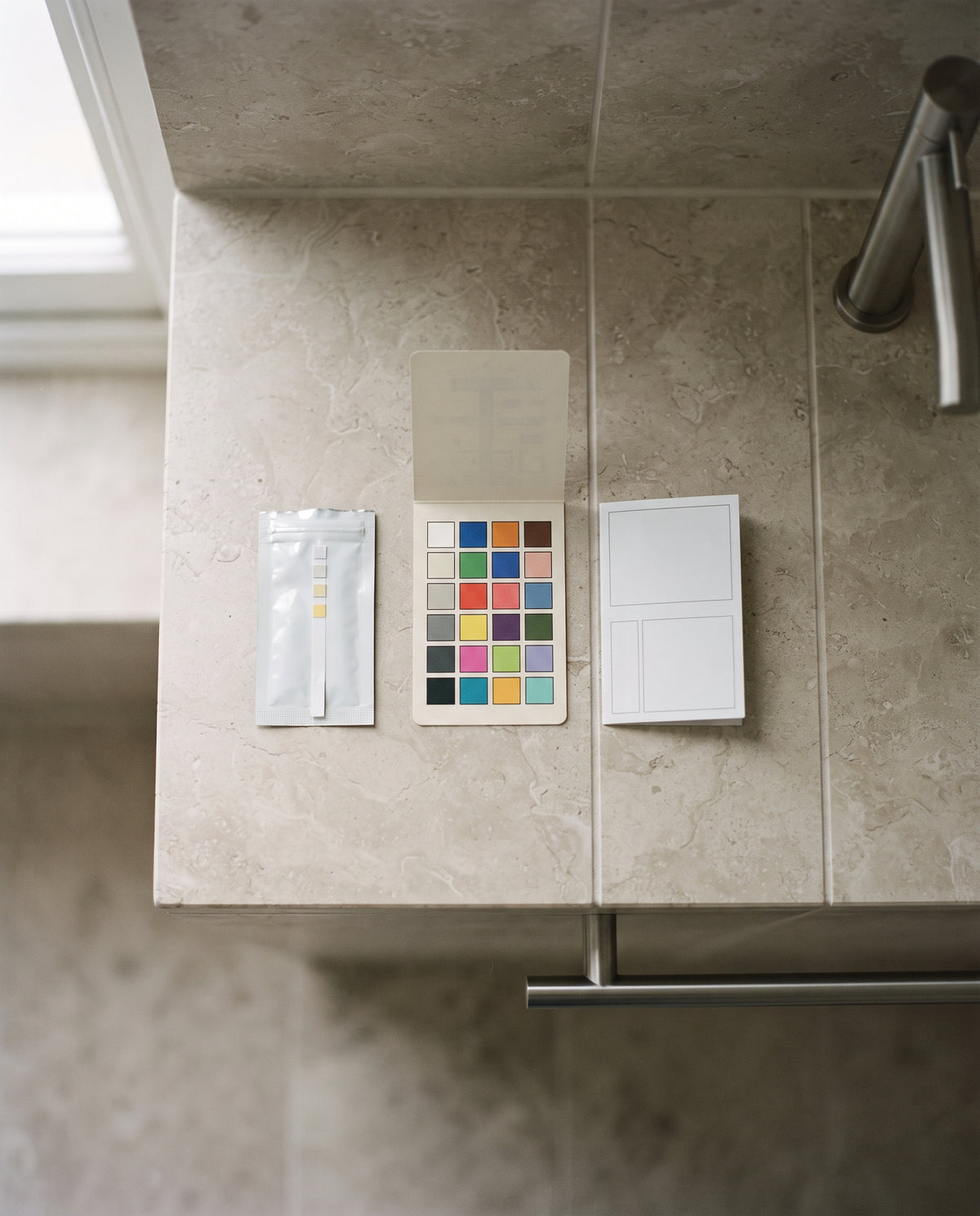 Water test kit: strips, colour chart and instruction card