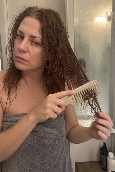 The comb goes through wet hair — before
